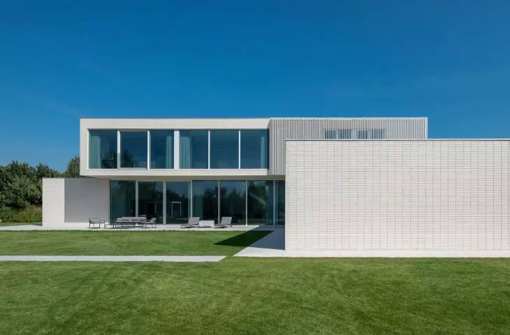RD40 single-family residential building near Warsaw