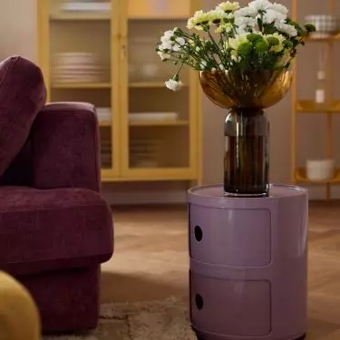 Color blocking to technika polegająca na zestawianiu ze sobą dużych, jednolitych płaszczyzn w intensywnych, często kontrastowych kolorach