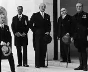 1938: exhibition participants in front of the Polish Pavilion 