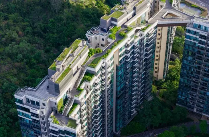 Le Pont condominium development in Bangkok