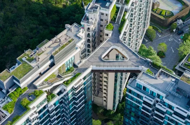 Le Pont condominium development in Bangkok