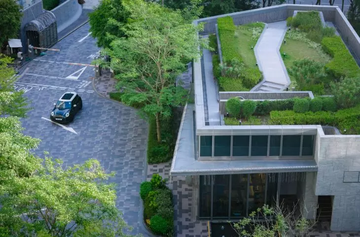 Le Pont condominium development in Bangkok