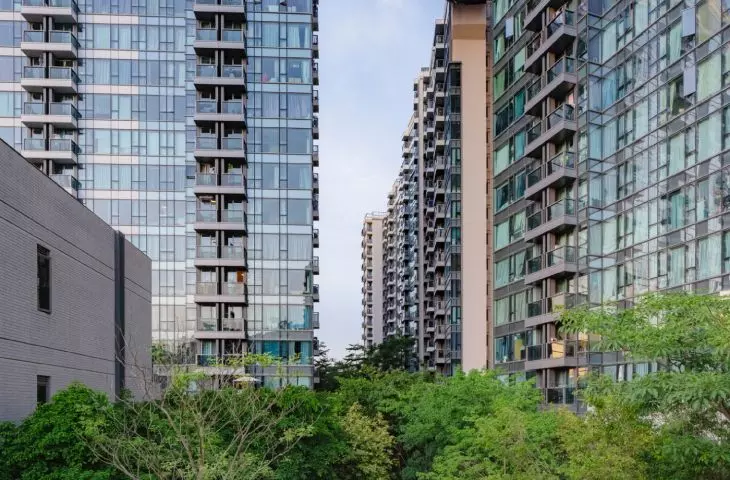 Le Pont condominium development in Bangkok