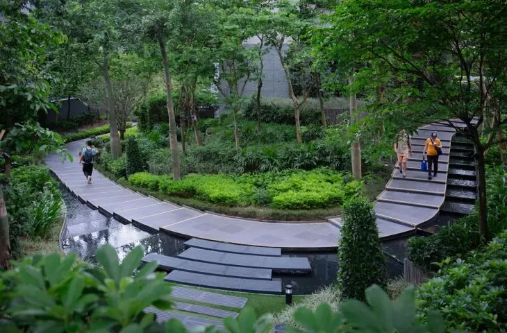 Le Pont condominium development in Bangkok