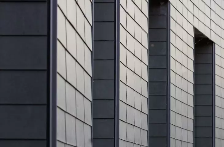 Krycie Novum z płytkami Cedral.