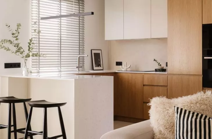 80-square-meter apartment for a couple in Warsaw's Siekierki district
