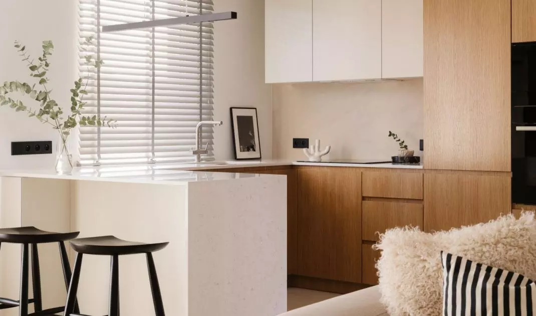 80-square-meter apartment for a couple in Warsaw's Siekierki district