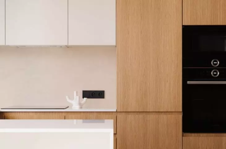 80-square-meter apartment for a couple in Warsaw's Siekierki district