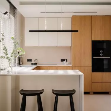 80-square-meter apartment for a couple in Warsaw's Siekierki district