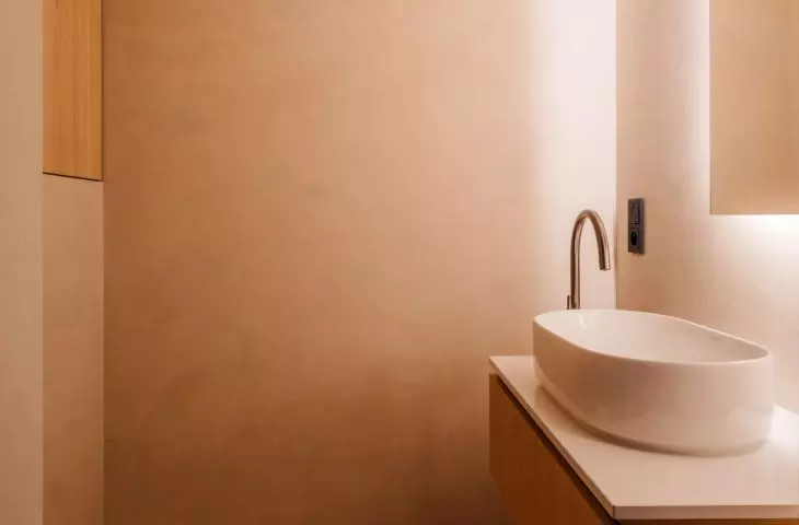 80-square-meter apartment for a couple in Warsaw's Siekierki district