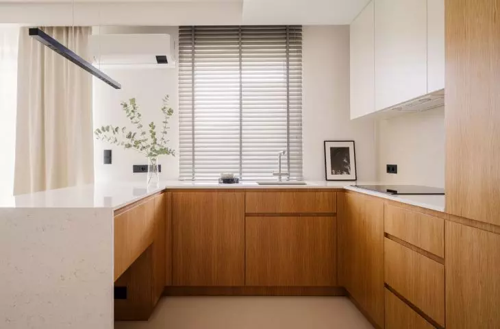 80-square-meter apartment for a couple in Warsaw's Siekierki district