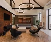 przestronne lobby