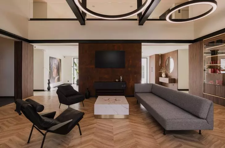 przestronne lobby