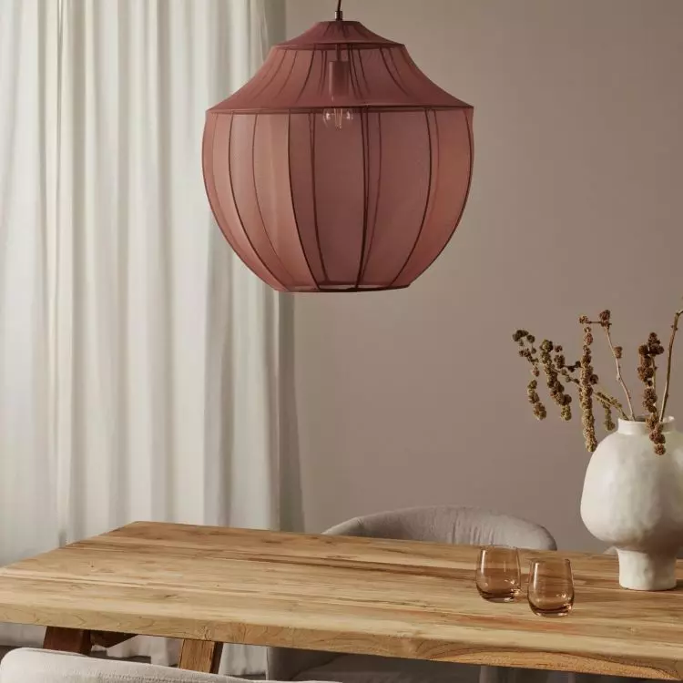 A ceiling lamp deliberately mismatched with the decor? It's a thoughtful aesthetic strategy