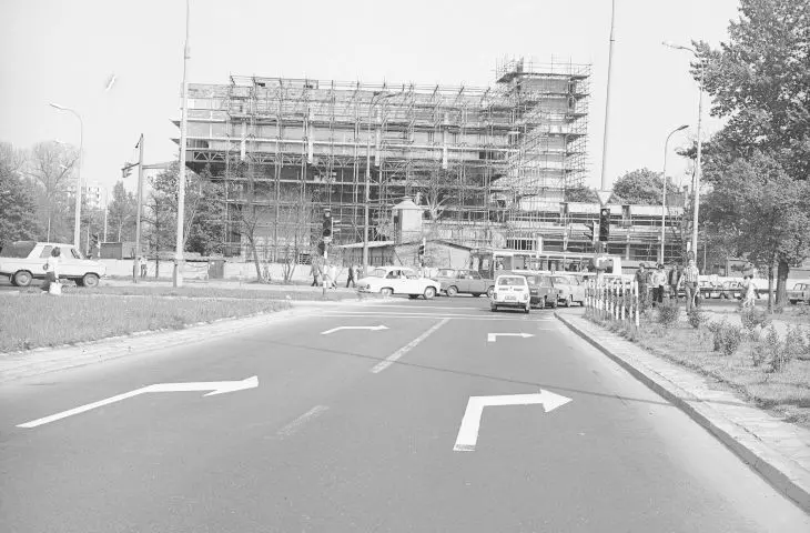 Uniwersus building during construction