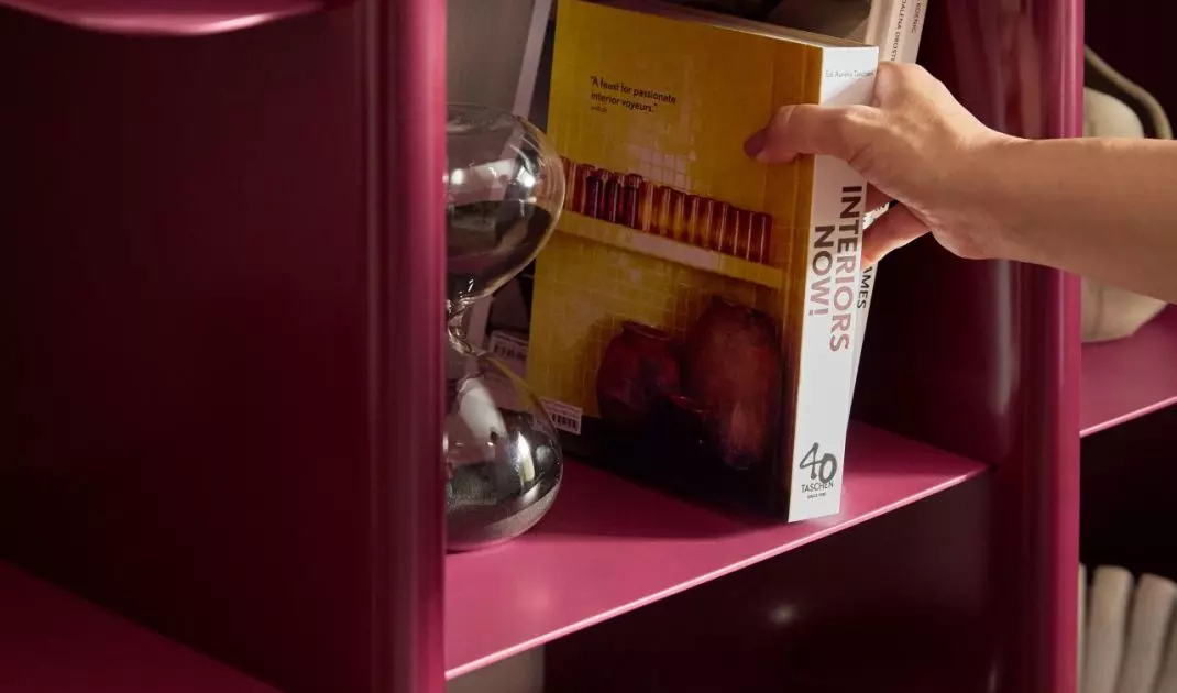 The bookcase as a curator of memories - personal objects and collections on view