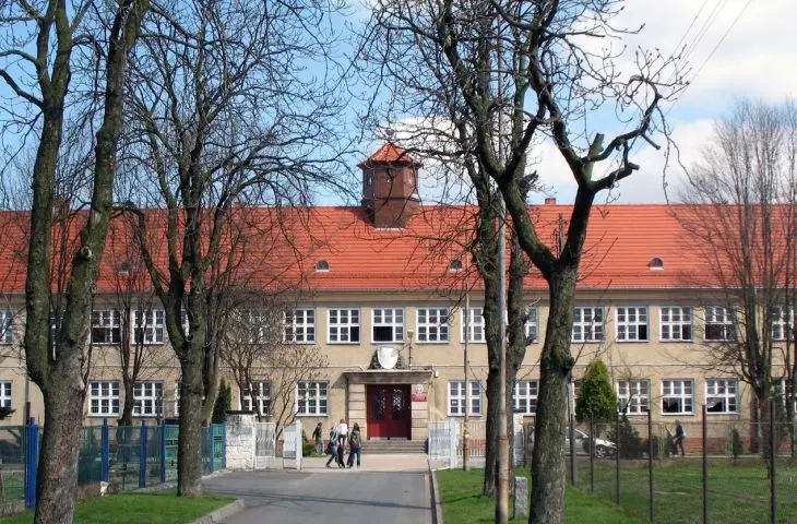 School building at 95 Lubelska Street in Wroclaw
