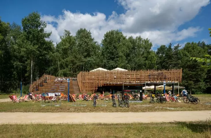 Pawilon „Dzika” nad Jeziorem Paprocańskim