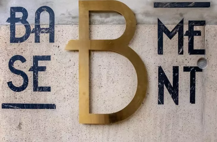 Empire House, lettering
