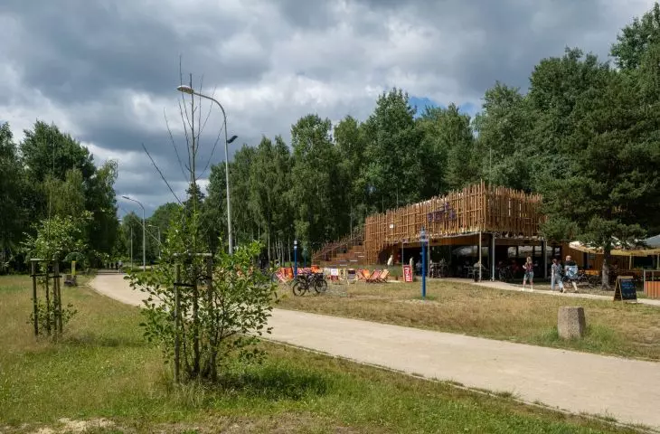 Pawilon „Dzika” nad Jeziorem Paprocańskim