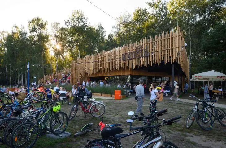 Pawilon „Dzika” nad Jeziorem Paprocańskim