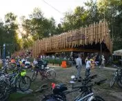Pawilon „Dzika” nad Jeziorem Paprocańskim
