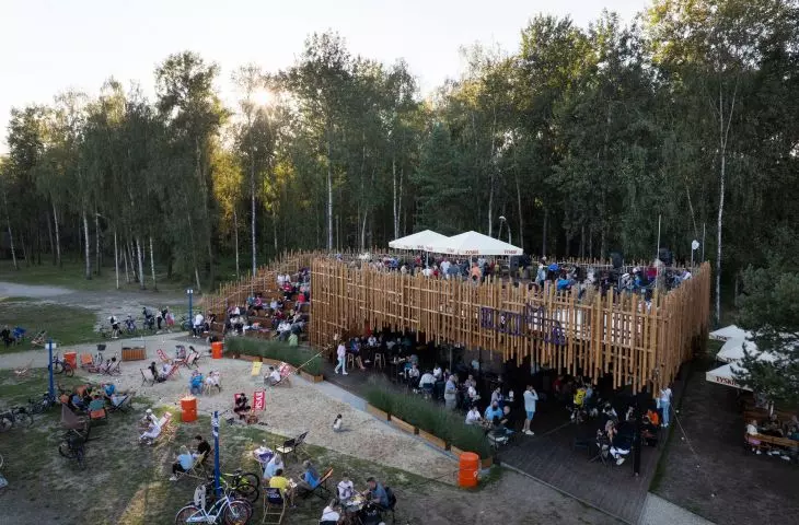 Pawilon „Dzika” nad Jeziorem Paprocańskim
