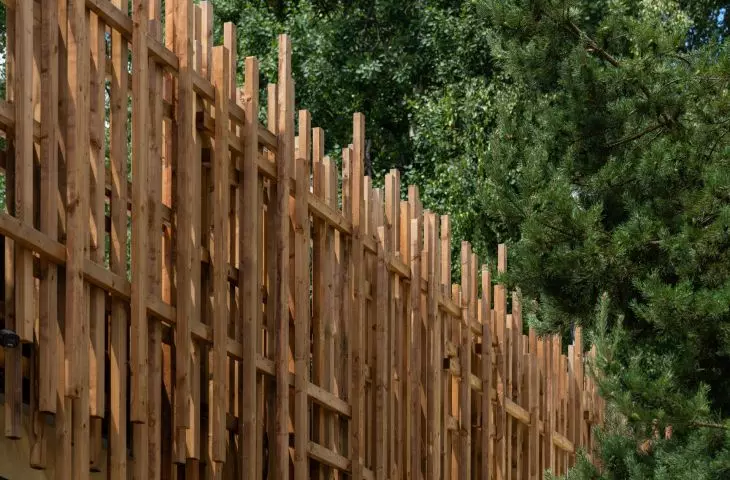 Pawilon „Dzika” nad Jeziorem Paprocańskim