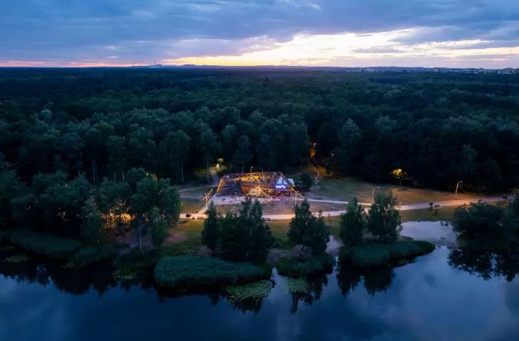 Pawilon „Dzika” nad Jeziorem Paprocańskim