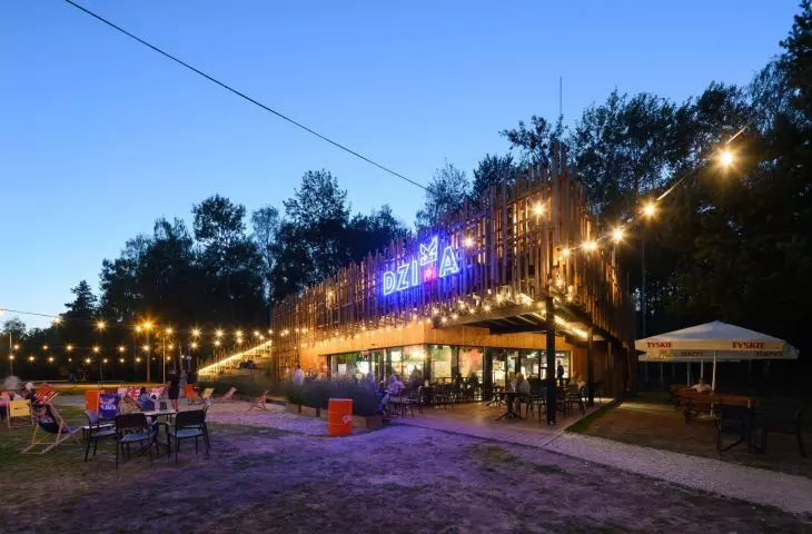 Pawilon „Dzika” nad Jeziorem Paprocańskim
