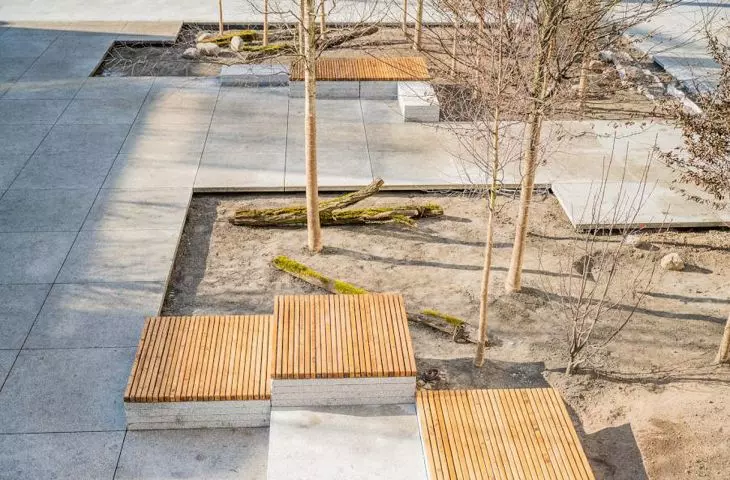 plac przed Warszawskim Pawilonem Architektury ZODIAK
