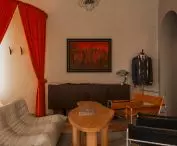 in the center of the main meeting room is placed a wooden table with spun shapes, around it you will find designer seats
