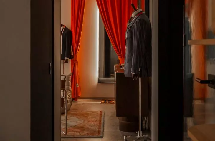 view of the fitting room