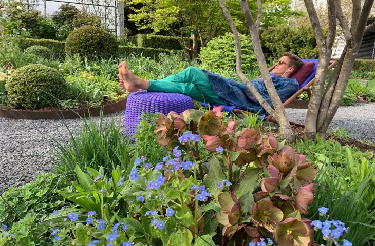 Genolier garden, relaxation area
