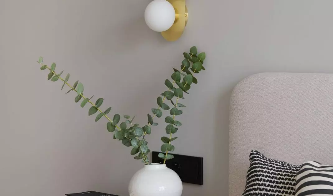 Three-room layout of the apartment gives the possibility of any use of individual rooms