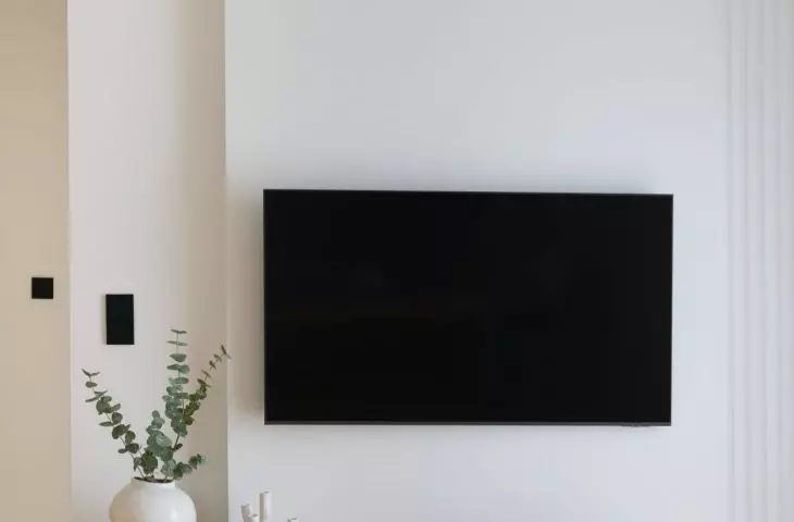 The interior of the apartment is a subtle play of textures