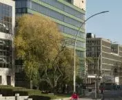 Die Macherei office building in the heart of Berlin's Kreuzberg is an important part of the multi-phase urban transformation of this part of the city