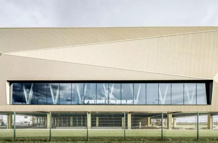 Kompleks Sportowy im. Nikoly Karabatica w Mennecy, Francja