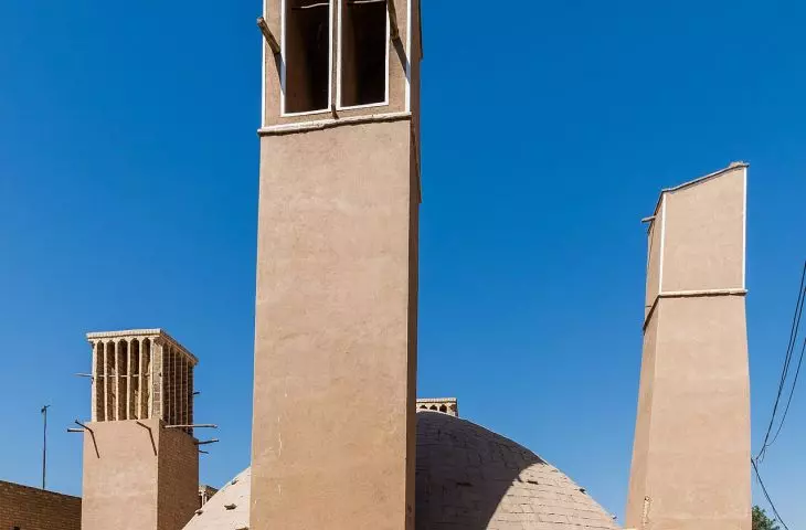 Ab anbar with bādgīrami in Yazd - traditional cooling system