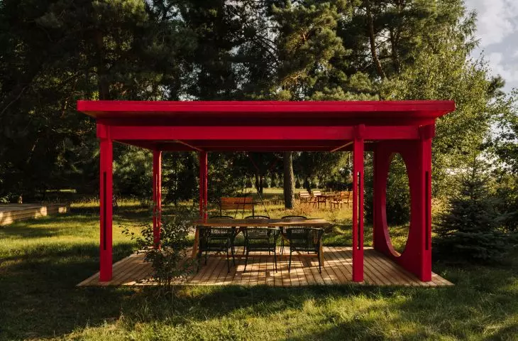 The modern pergola also comes in a strawberry red shade