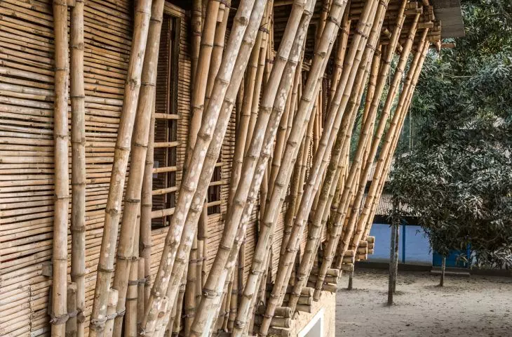 Meti school in Bangladesh - construction with bamboo beams