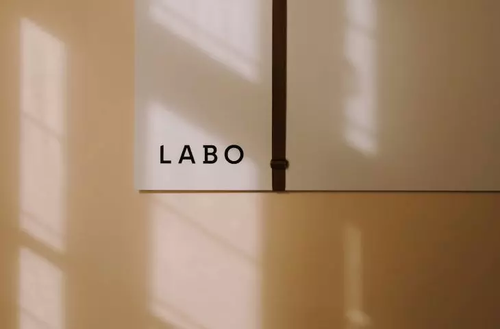 za identyfikację wizualną LABO odpowiedzialny jest zespół z HART Studio