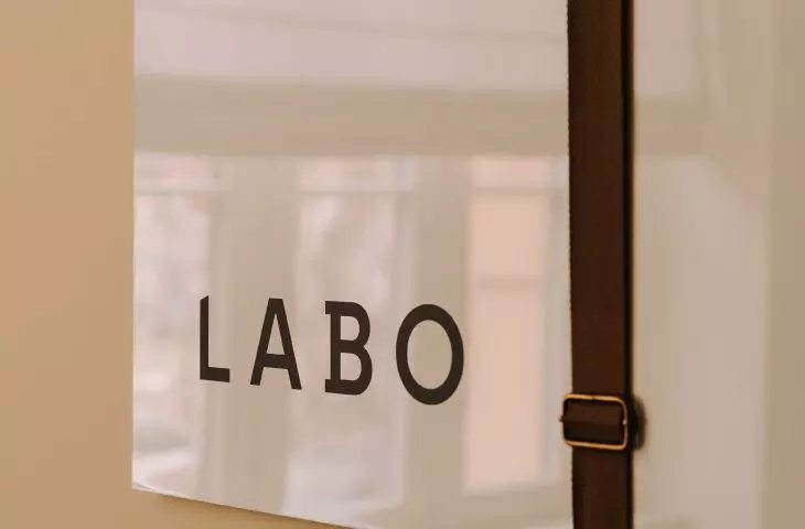 za identyfikację wizualną LABO odpowiedzialny jest zespół z HART Studio