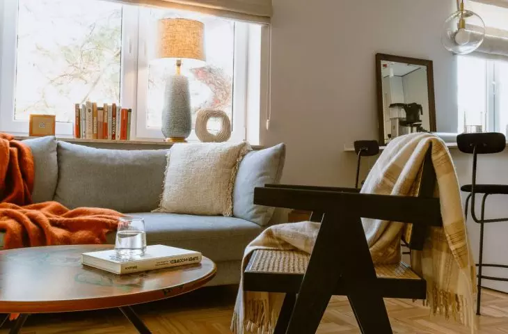 The owners wanted to brighten up the living space, which was too dark in their opinion. Thanks to Kanon Design studio, the interior gained not only a new look, but also a new... window.