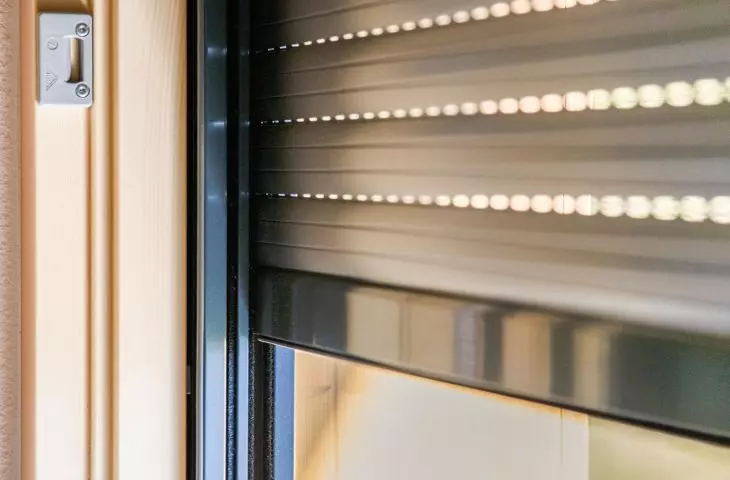 Roller shutters perform important functions, such as light and noise protection. In addition, they act as an effective 