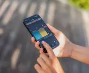 With HELLA's proprietary ONYX sun visor control system, you can conveniently control your sun visors with your smartphone or tablet, either through an app, voice control or fully automatic.