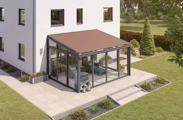 SOLANYA awning, mounted above or below the glass, blends discreetly into the overall appearance of the building thanks to its slim design and small box size.
