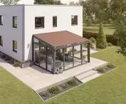 SOLANYA awning, mounted above or below the glass, blends discreetly into the overall appearance of the building thanks to its slim design and small box size.