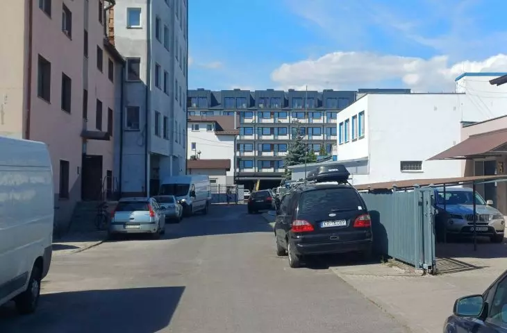 Samowola budowlana przy ulicy Centralnej 57 w Krakowie