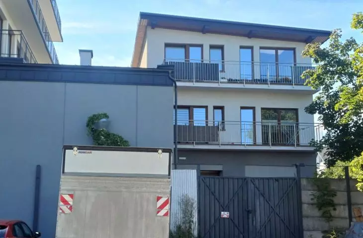 Self-build at 57a Central Street in Krakow